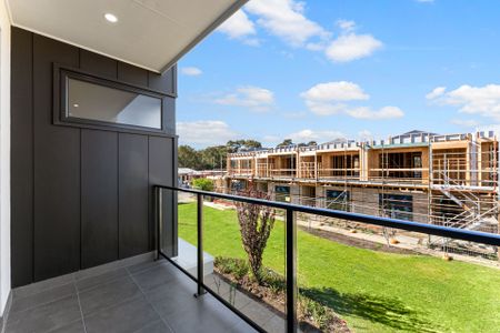 Brand New Townhouse Living in the Heart of Riverside Estate - Photo 5