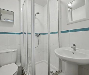 2 bedroom ground floor flat to rent - Photo 2