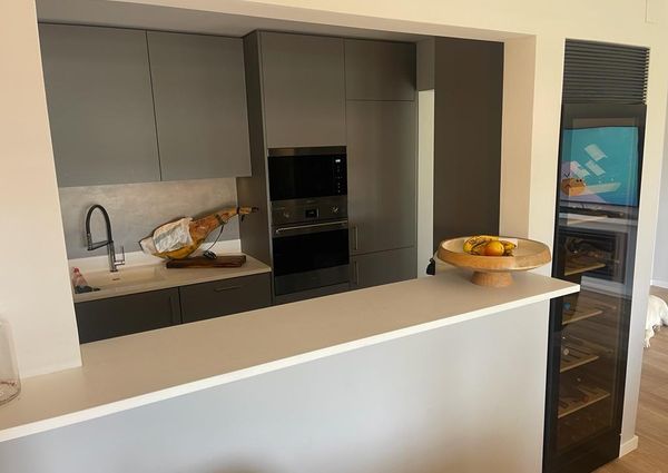 APARTAMENTO T2 REMODELADO - QUINTA BELOURA COM TERRAÇO E PISCINA