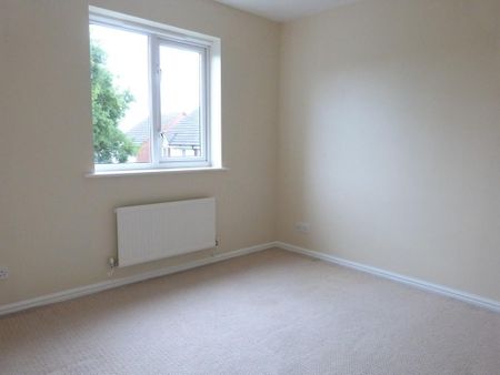4 bedroom detached house to rent - Photo 4