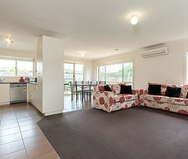 Cosy, Convenient & Effortless Living! - Photo 4