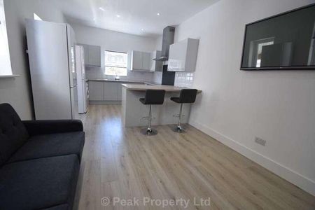 A Great Modern Room In A Houseshare - - West Road, Westcliff On Sea, SS0 - Photo 5