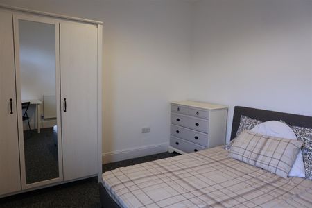 Room 2 - Photo 4