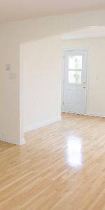 Superbe 3 ½ ensoleillé, libre maintenant, triplex, 2 ième étage, très propre - Photo 4