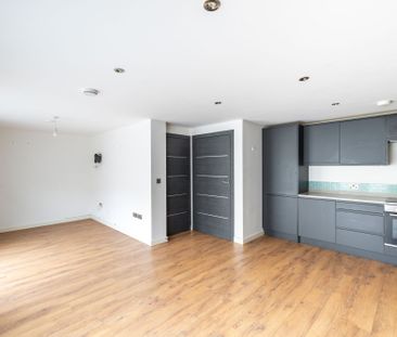 To Let 2 Bedroom Flat - Photo 2