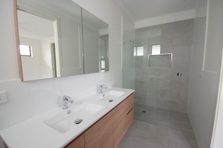 Set in the exclusive "Korora Beach Estate", this home ticks all the boxes! - Photo 4