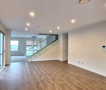 Spacious 6-Bedroom Brick & Tile Mansion – Prime Albany Location - Photo 5