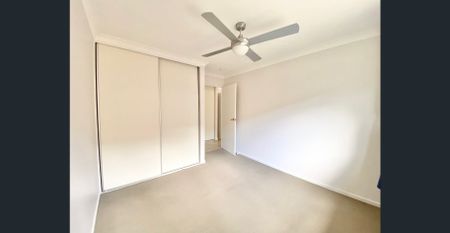 Family-Friendly 4 Bedroom Home with Side Access! - Photo 2