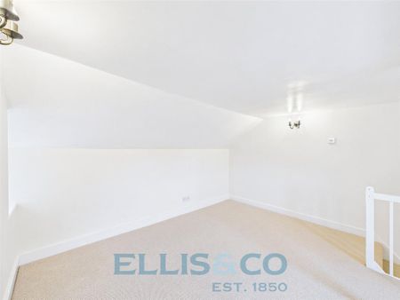 2 bedroom end of terrace house to rent - Photo 2