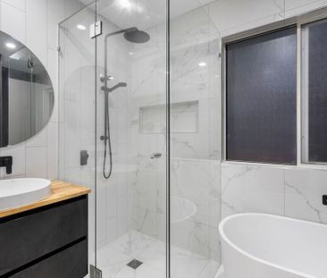 Family Home with solar and extra space for trailer, boat or caravan - Photo 2