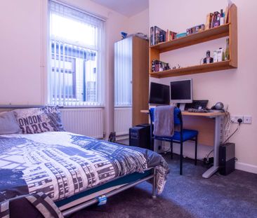 Contemporary five bedroom house in prime location - Photo 5