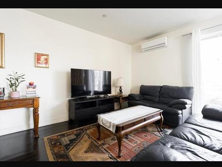 1425 Boul. Le Corbusier - Photo 3