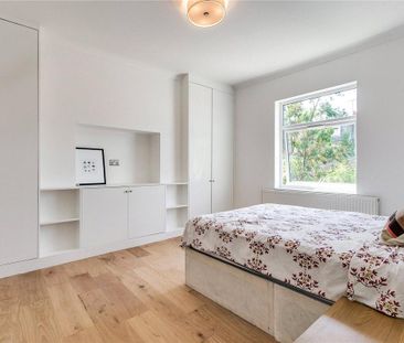 4 bedroom flat in London - Photo 1