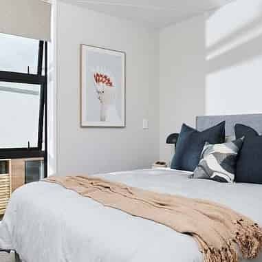 Stylish, and ready to move in - Photo 1