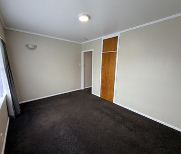 Lovely 2 Bedroom unit in Hamilton East - Lawns Included - Photo 4