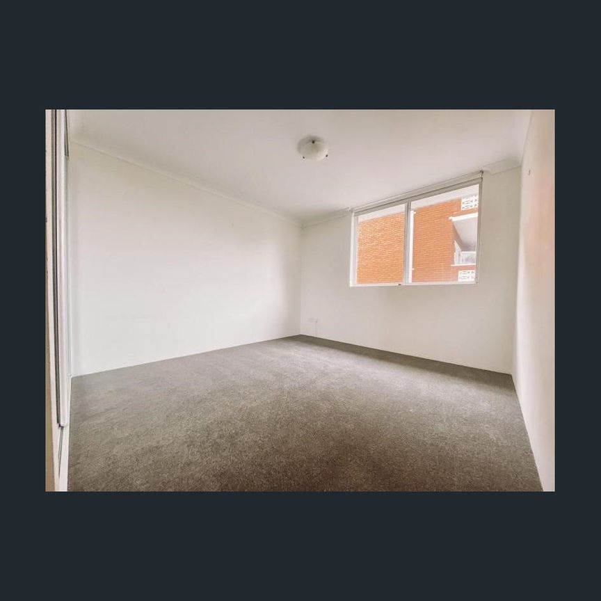 BRIGHT & SECURE 2-BEDROOM UNIT IN PRIME LOCATION - Photo 1