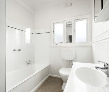 Station-Side Family Living in the Heart of Pascoe Vale! - Photo 4