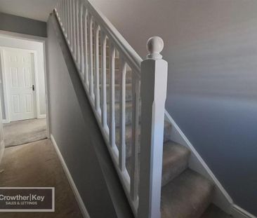 4 bedroom semi-detached house to rent - Photo 2
