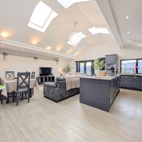 4 bedroom semi-detached house to rent - Photo 1