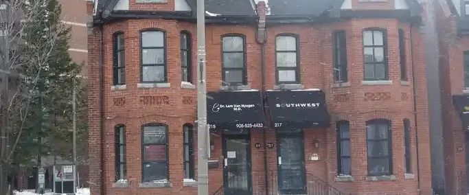 Professional Unit | Downtown Core | Bachelor | 221 Main Street West, Hamilton - Photo 1