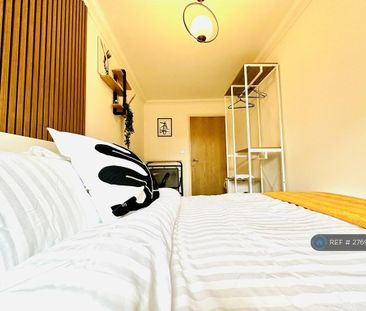 1 bedroom in a flat share to rent - Photo 1