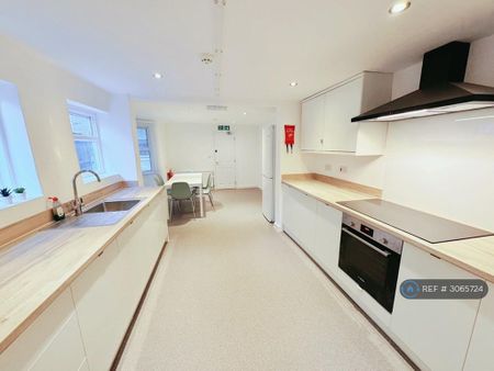 1 bedroom in a house share to rent - Photo 4