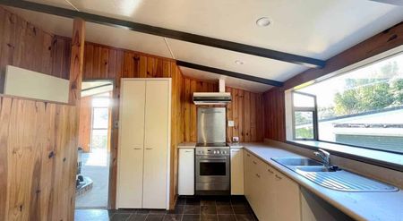 Spacious Four-Bedroom Family Home in the Heart... - Photo 5