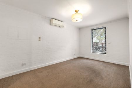 Superbly positioned in the city fringe (SPACIOUS VERSATILE RESIDENCE ) - Photo 5