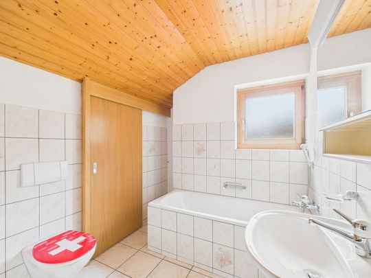 Spacieux 4.5 pièces appartement élégant proche écoles et transports, Val-de-Travers - Photo 1