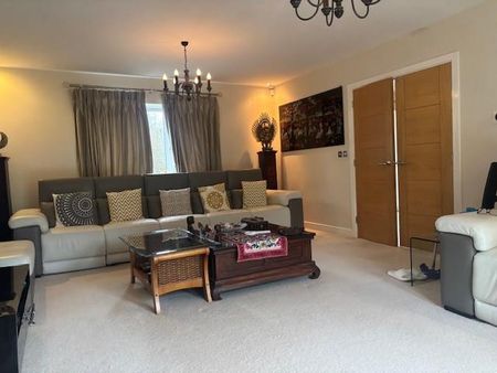 5 bedroom detached house to rent - Photo 2