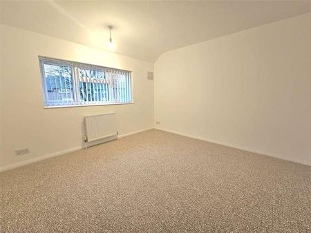 North Hill Drive, Romford, RM3 - Photo 3