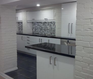 ** COMPLETELY RENOVATED LUXURY ** - Photo 1