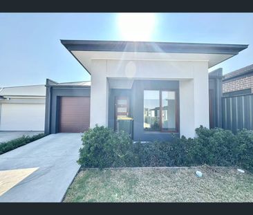 105 Moondarra Drive, Berwick, Vic 3806 - Photo 1