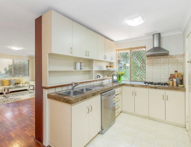 LARGE 4x2 HOME IN WEMBLEY DOWNS! - Photo 1