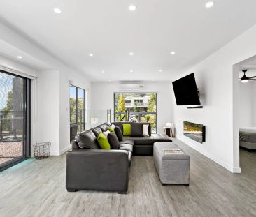 Modernised with bay views - Photo 6