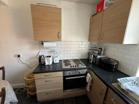 2 bedroom flat to rent - Photo 2