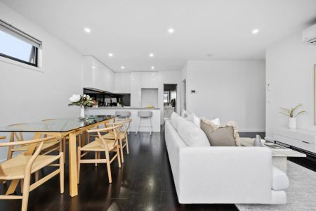 Light Filled Luxury - Photo 4