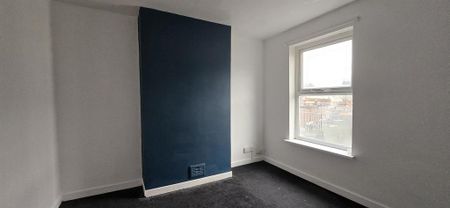 4 bedroom end of terrace house to rent - Photo 2