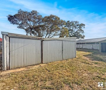 Spacious Four Bedroom Home - Fully Renovated! - Photo 6