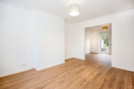 3 bedroom mid-terrace to rent Ashdown Drive, Tilgate - Photo 2