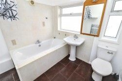 Sullivan Way, Elstree, Borehamwood - Photo 1