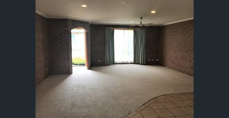 Spacious 2 Bedroom Unit - Photo 2