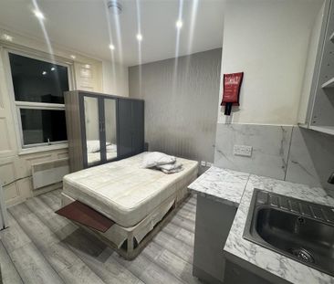 House to rent - Photo 5