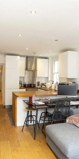 2 bedroom flat in Fulham - Photo 1