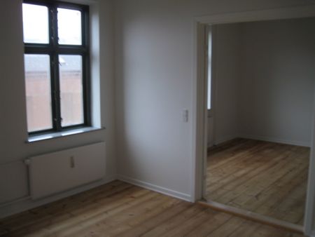 Moderne lejlighed med skøn atmosfære i Odense C - Photo 2