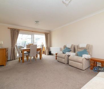 2 bedroom bungalow to rent - Photo 1