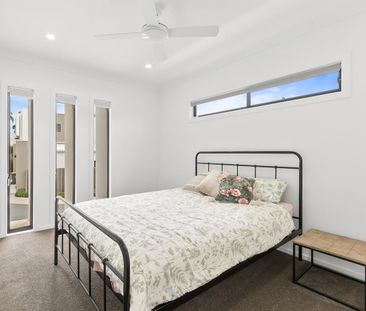 Spacious & modern townhouse - Photo 6