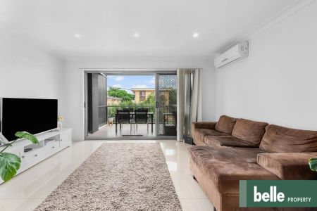 Stylish First-Floor Apartment Steps from Coorparoo Square - Photo 3