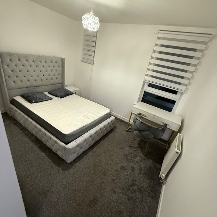 2 Bed Flat, Colonsay Close, EH5 - Photo 1