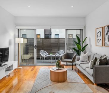 Spacious Two-Bedroom Design with Private Bathrooms - Photo 3